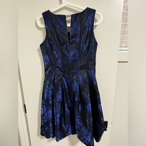 Blue dress, women’s size 6 - Picture 3 of 3